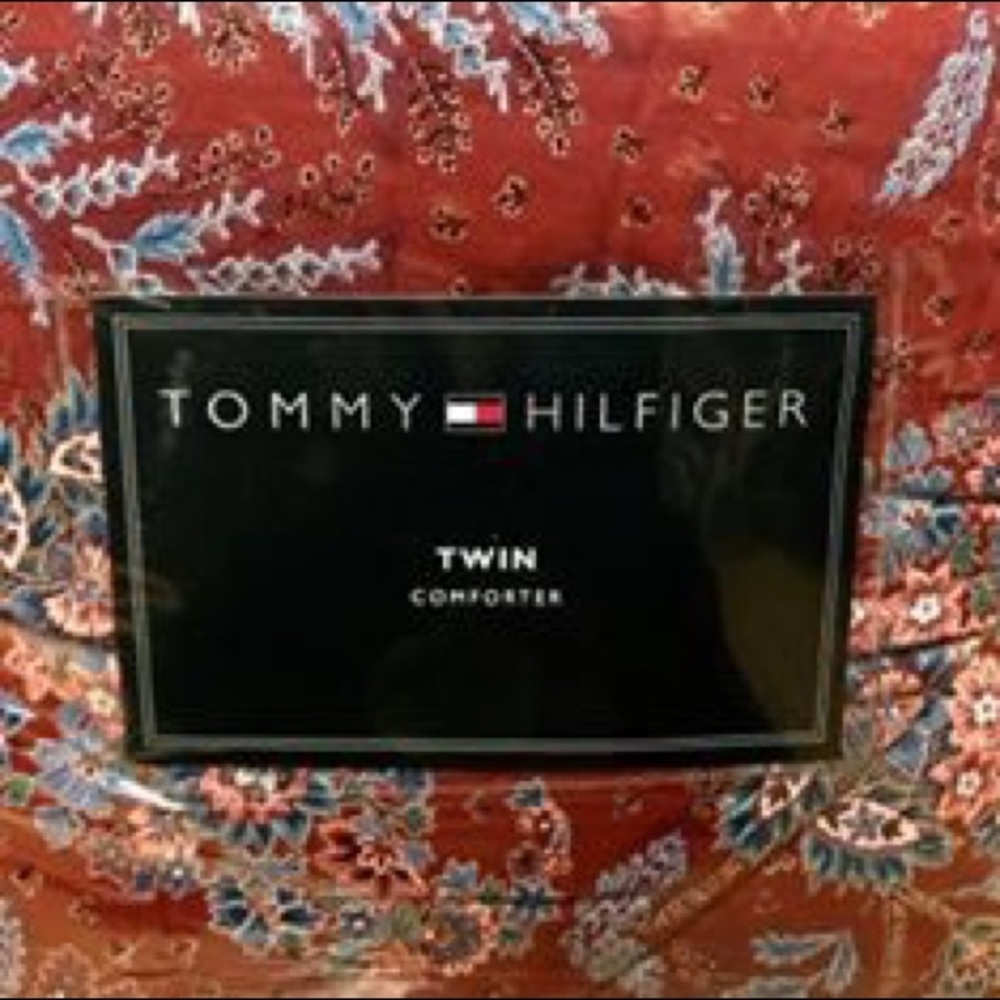 Brand New Tommy Hilfiger Twin comforter in a bag